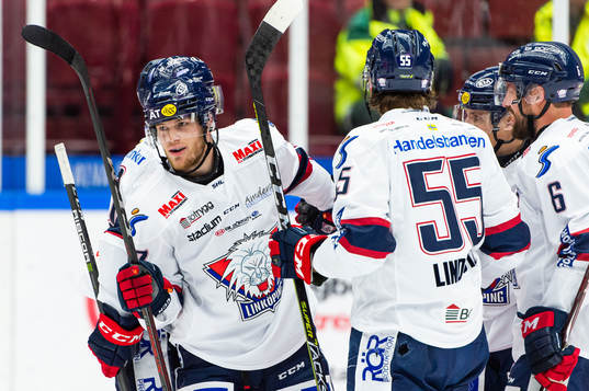 Linköpings Niko Ojamäki jublar