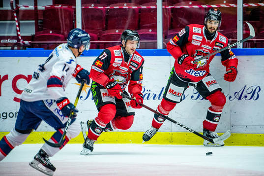 Malmö Redhawks Pathrik Westerholm och Joseph Veleno mot