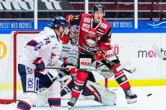 Malmö Redhawks Emil Sylvegård och Linköpings målvakt