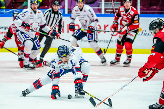 Linköpings Arvid Costmar mot Malmö Redhawks Patrik Hersley