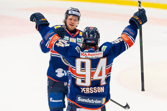Växjös Joel Persson jublar