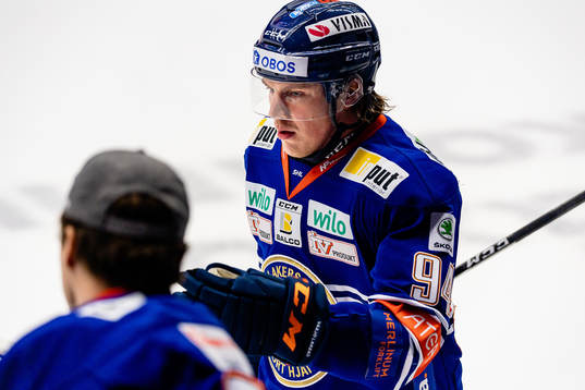 Växjös Joel Persson jublar