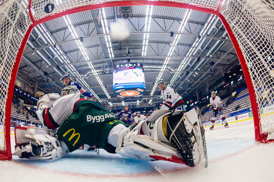 Växjös Jack Drury gör mål 7-0 bakom Frölundas målvakt