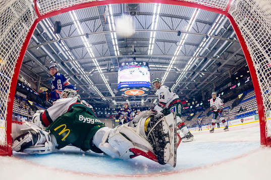 Växjös Jack Drury gör mål 7-0 bakom Frölundas målvakt