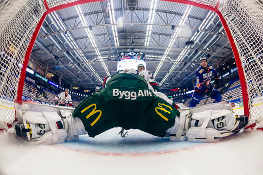 Växjös Richard Gynge gör mål 8-0 bakom Frölundas