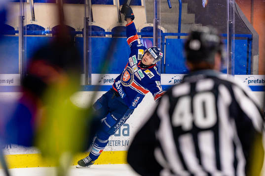 Växjös Emil Pettersson jublar
