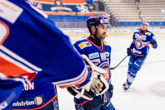 Växjös Andrew Calof jublar