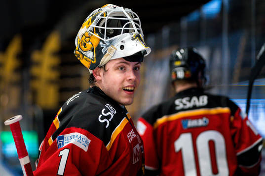 Luleås målvakt Jesper Wallstedt jublar