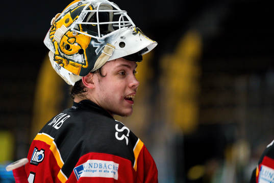 Luleås målvakt Jesper Wallstedt jublar