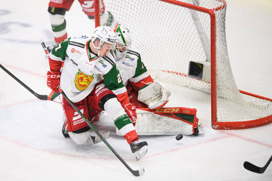 Moras Isac Andersson och målvakt Olof Lindbom