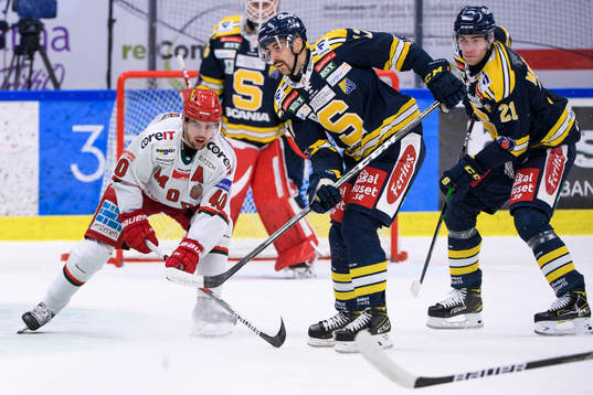 Modos Kalle Jellvert  och Södertäljes Evan Bouchard