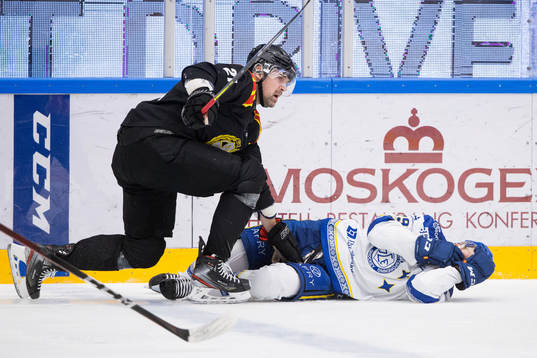 Brynäs Patrik Berglund och Leksands Emil Heineman