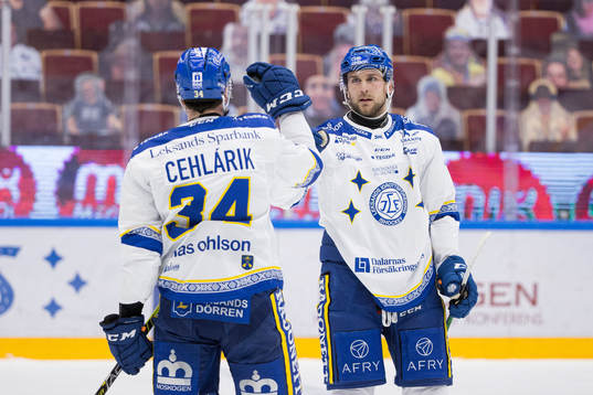 Leksands Peter Cehlarik och Daniel Gunnarsson jublar