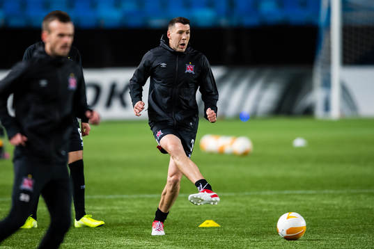 Brian Gartland of Dundalk warms up