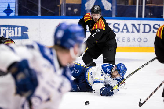 Leksands Marek Hrivík och ???under ishockeymatchen i SHL