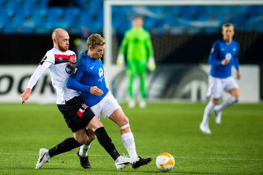 Chris Shields of Dundalk and Erling Knudtzon of Molde
