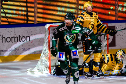 Färjestads Michael Lindqvist jublar