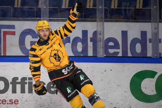 Skellefteås Oscar Möller jublar