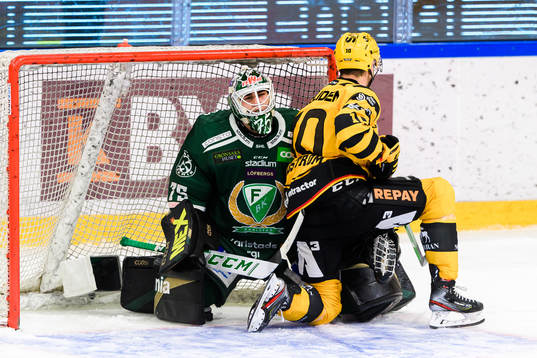Färjestads målvakt Arvid Holm och Skellefteås Joakim