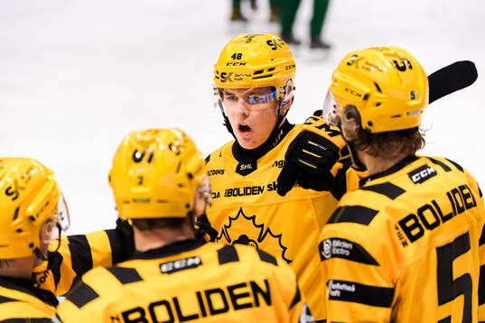 Skellefteås Jonatan Berggren jublar