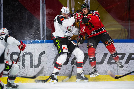 Malmö Redhawks Oliver Lauridsen och Luleås Karl Fabricius