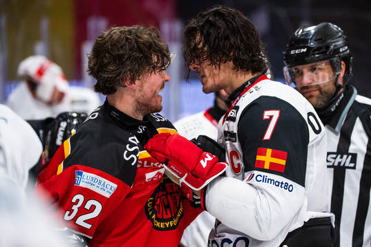 Luleås Oscar Engsund och Malmö Redhawks Oliver Lauridsen