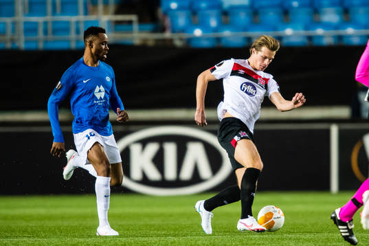Leke Samson James of Molde and Dan Cleary of Dundalk