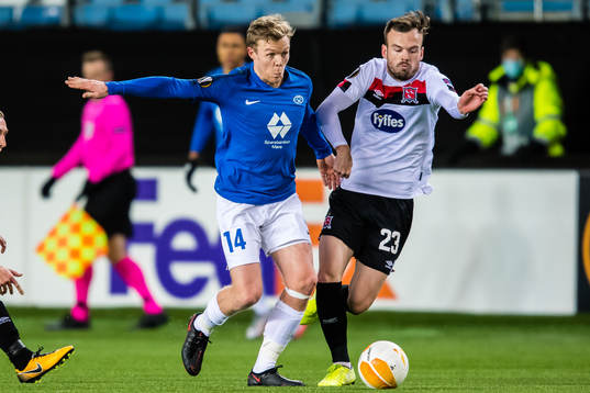 Erling Knudtzon of Molde and Cameron Dummigan of Dundalk