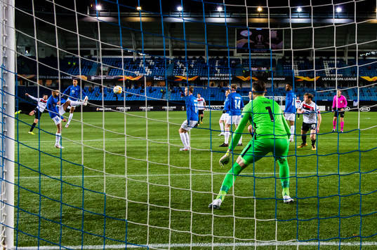 Jordan Flores of Dundalk scores the 3-1 goal