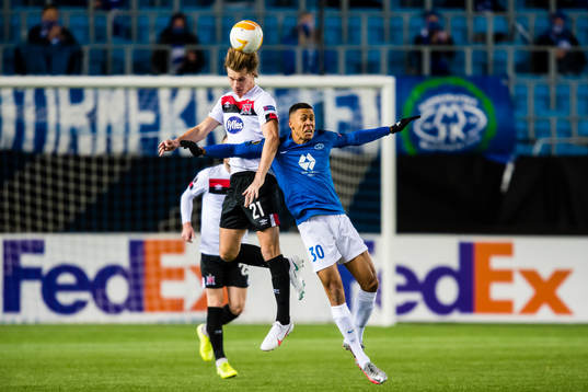 Dan Cleary of Dundalk and Mathis Gazoa Kippersund Bolly of