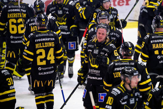Västerås spelare jublar
