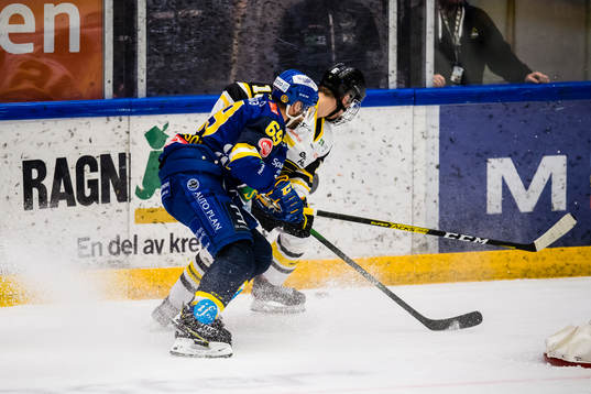 Jimmy Andersson of Storhamar and Sander Husebø of