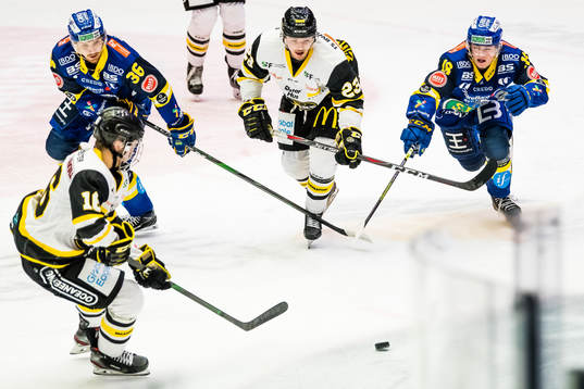 Elias Antonsen of Storhamar and Sander Dilling Hurrød of