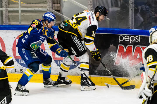Elias Antonsen of Storhamar and Brady Maurice Brassart of