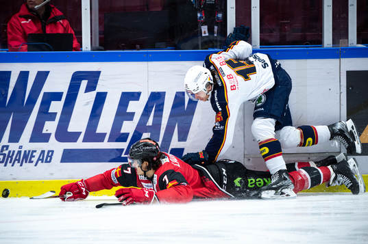 Malmö Redhawks Oliver Lauridsen och Djurgårdens Dominik
