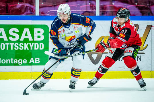 Djurgårdens Niclas Bergfors mot Malmö Redhawks Jan-Mikael