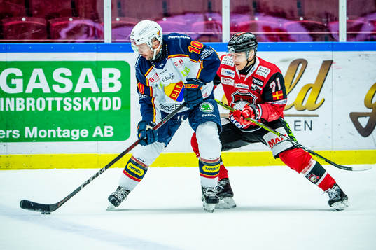 Djurgårdens Niclas Bergfors mot Malmö Redhawks Jan-Mikael