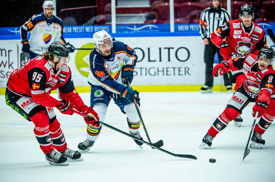 Djurgårdens Niclas Bergfors mot Malmö Redhawks Carl