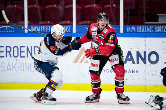 Djurgårdens Sebastian Strandberg och Malmö Redhawks Emil