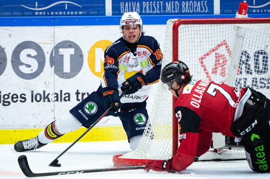 Djurgårdens Kalle Östman och Malmö Redhawks Adam Ollas