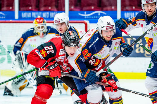Malmö Redhawks Lars Bryggman mot Djurgårdens Manuel Ågren