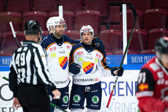 Djurgårdens Dick Axelsson och Sebastian Strandberg jublar