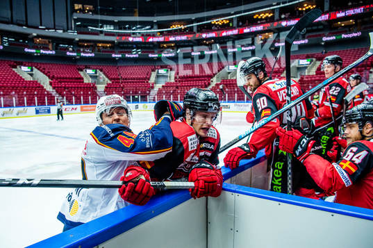 Djurgårdens Rhett Rakhshani trycker till Malmö Redhawks