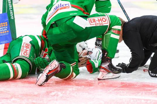 Rögles Anton Bengtsson har ont