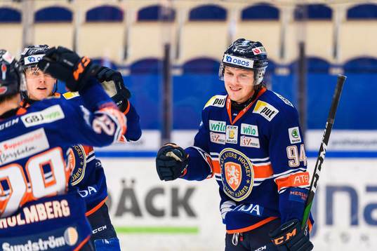 Växjös Joel Persson jublar