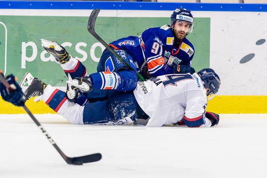 Växjös Andrew Calof faller över Linköpings Petteri