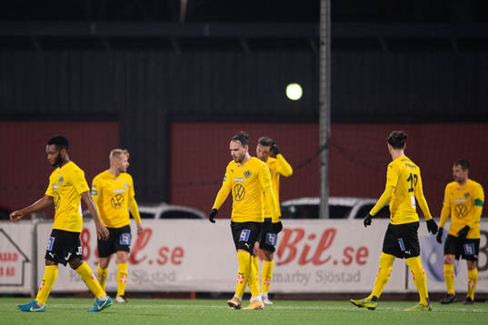Jönköpings Enock Kwakwa och Dzenis Kozica deppar