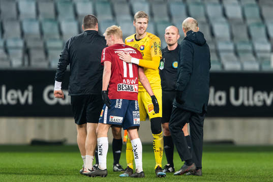 Örgrytes Adam Bergmark Wiberg och målvakt Fredrik