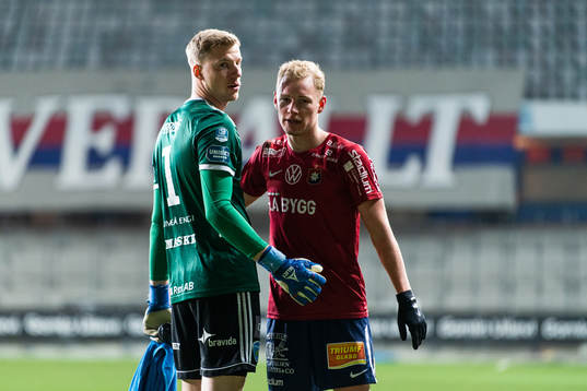 Umeås målvakt Viktor Frodig och Örgrytes Adam Bergmark