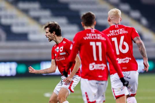 Degerfors Sebastian Olsson jublar